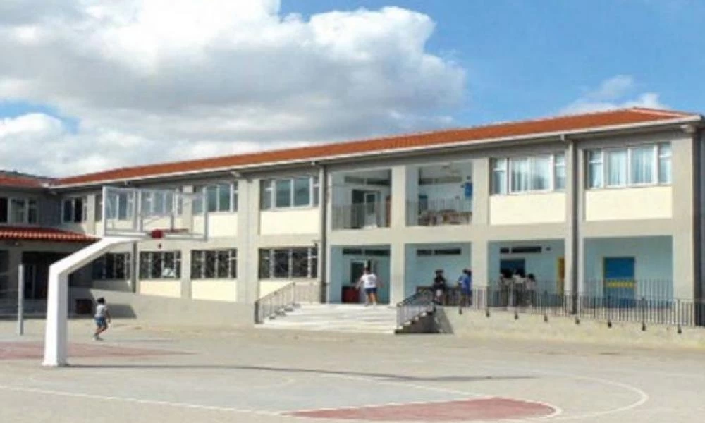 Χανιά: Στο αυτόφωρο ο 40χρονος γονέας που επιτέθηκε σε εκπαιδευτικό (βίντεο)